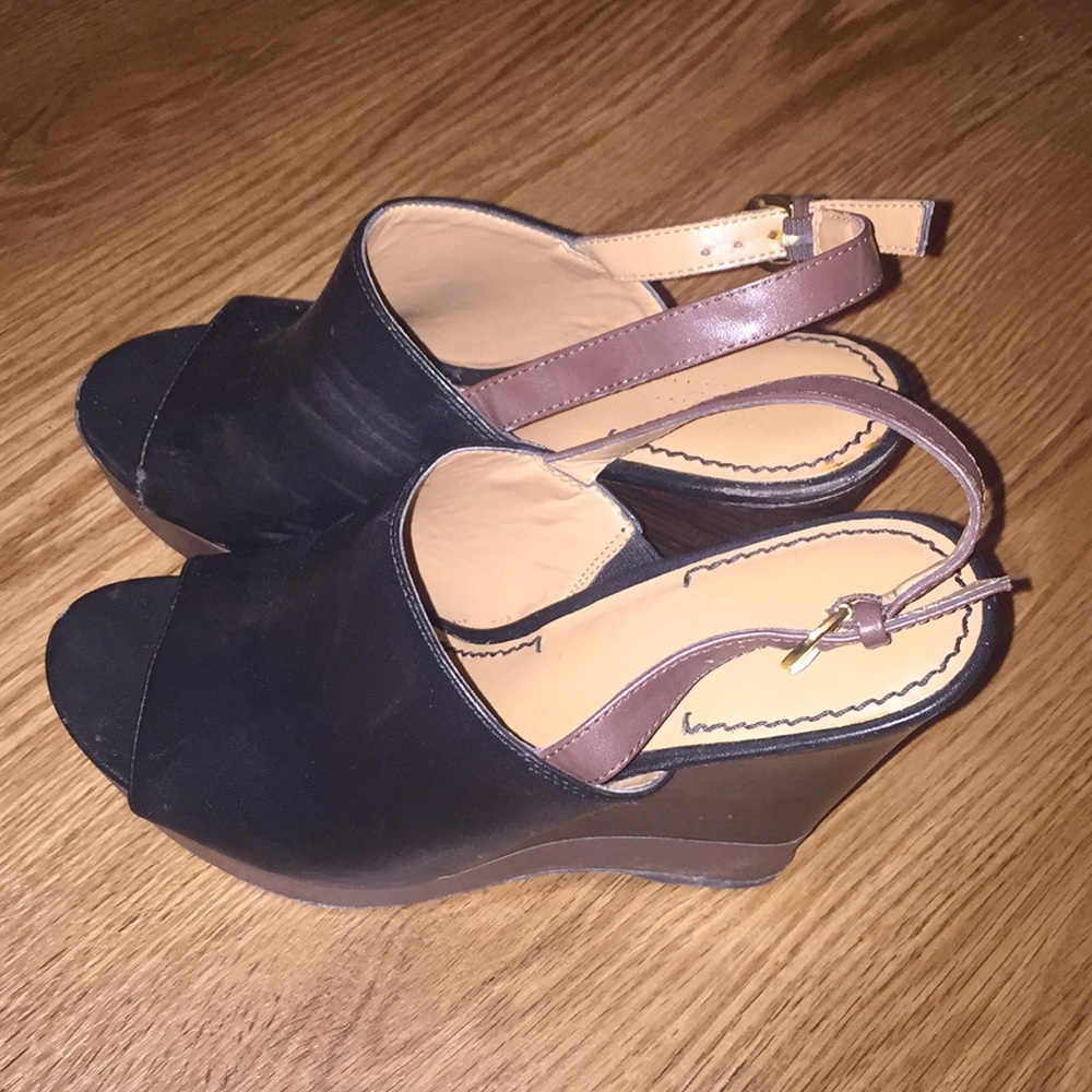 Black wedge heels